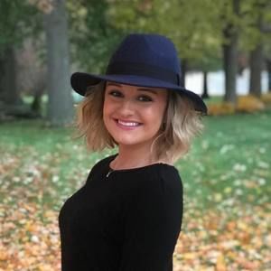 Meet your Posher, Danielle